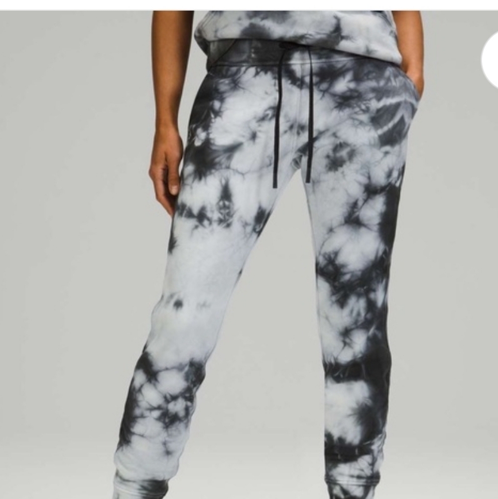 Lululemon Warm Down Jogger Mid Rise Size 4 Earth Dye Stone